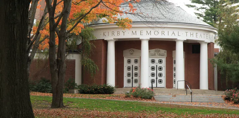 Bolsas need-blind para todos: conheça o Amherst College