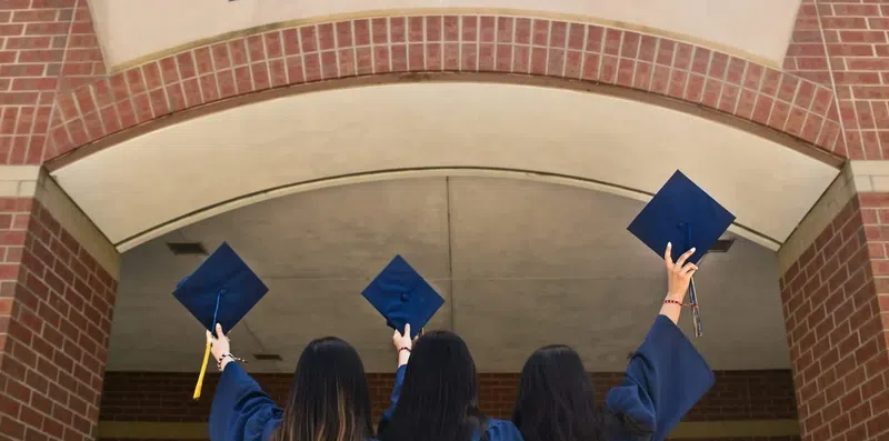 Universidade pública no Brasil ou no exterior: descubra as diferenças que ninguém te conta