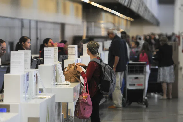 Um seguro de viagem pode te ajudar a recuperar sua bagagem no aeroporto