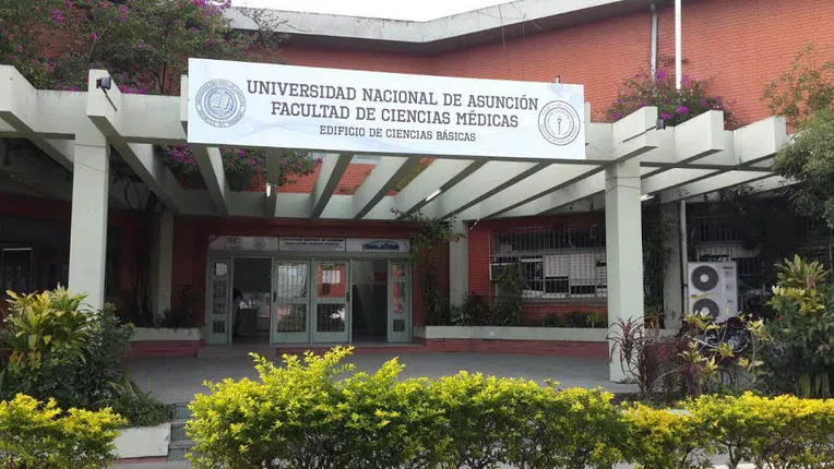 a UNA é a melhor opção para fazer medicina no Paraguai