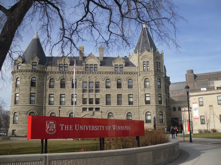 Bolsas-de-Graduação-no-Canadá-Universidade-de-Winnipeg
