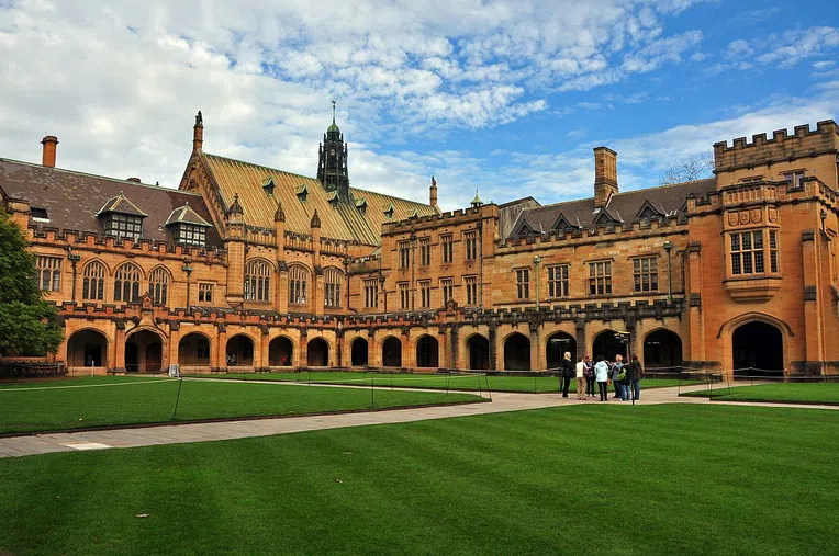 A universidade de Sydeny, ocupa o terceiro mas não menos importante, ludar nessa lista sendo uma das melhores universidades na Austrália.