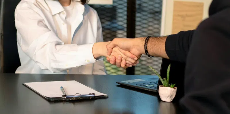 Como um intercâmbio te destaca em processos seletivos