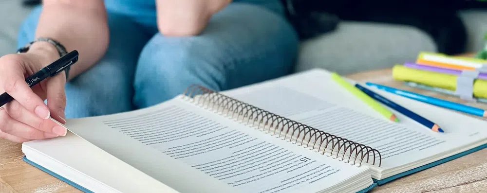 Idioma na vida adulta: por que trava e como destravar