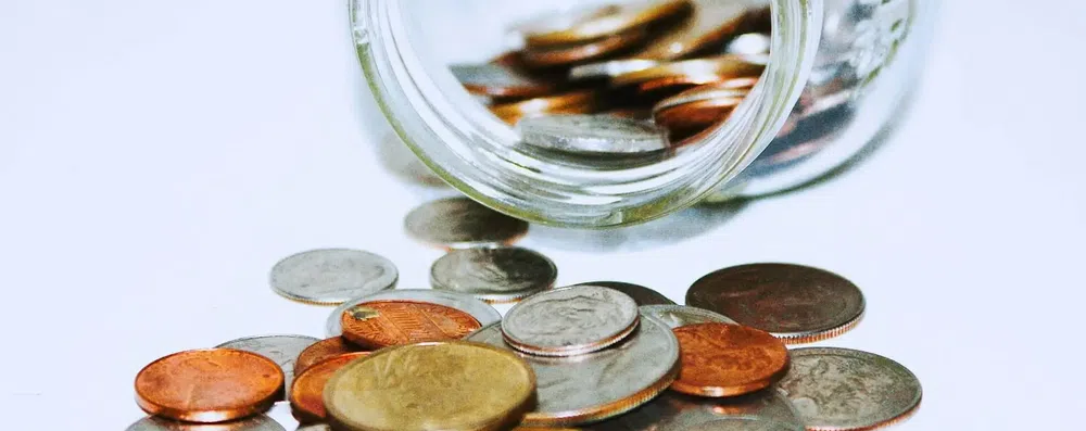 De quanto dinheiro você realmente precisa para estudar fora em 2026