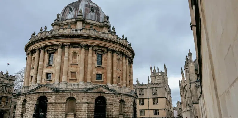 Bolsa completa em Oxford para estudantes de baixa renda