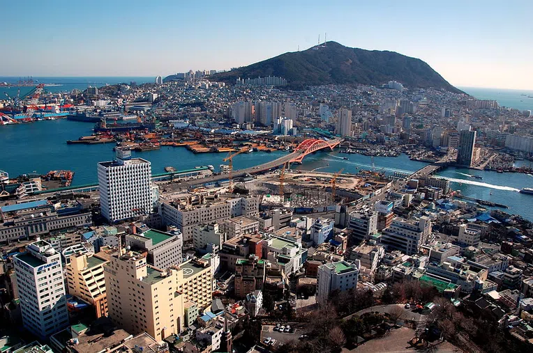 Busan se destaca entre os melhores lugares para fazer intercâmbio na Coreia do Sul