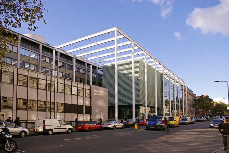 A Imperial College London fez parte da Universidade de Londres até 2007